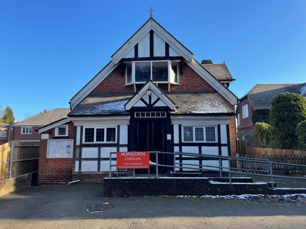 Lot: 134 - FORMER VILLAGE HALL WITH CONSENT FOR CONVERSION INTO SIX RESIDENTIAL DWELLINGS - Front view from road